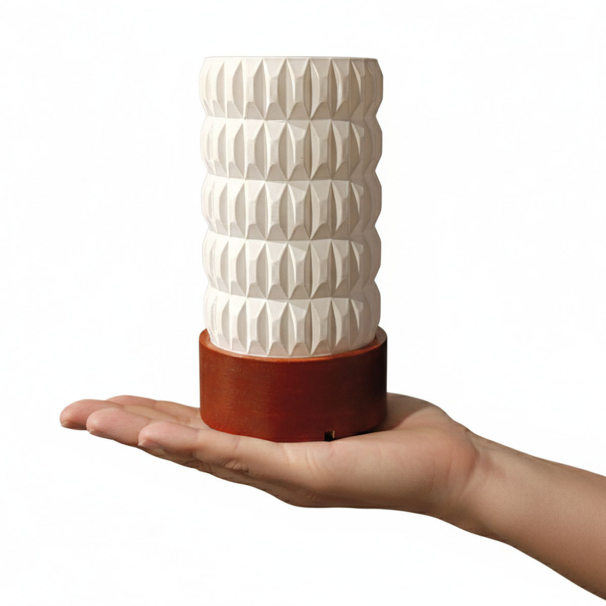 Combinación de madera y PLA en luminarias Lumo