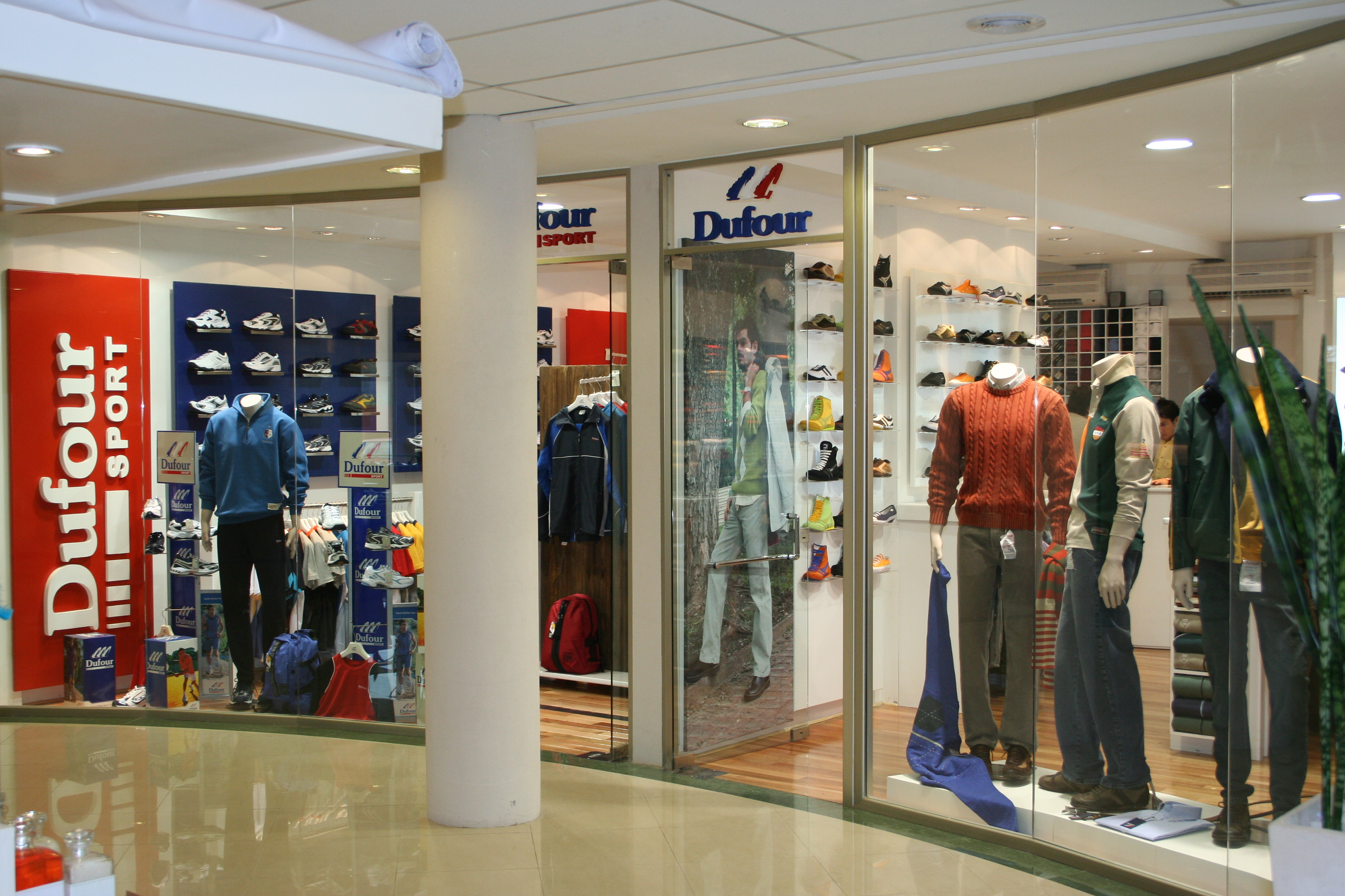 Señalética y detalles realizados con router CNC y láser